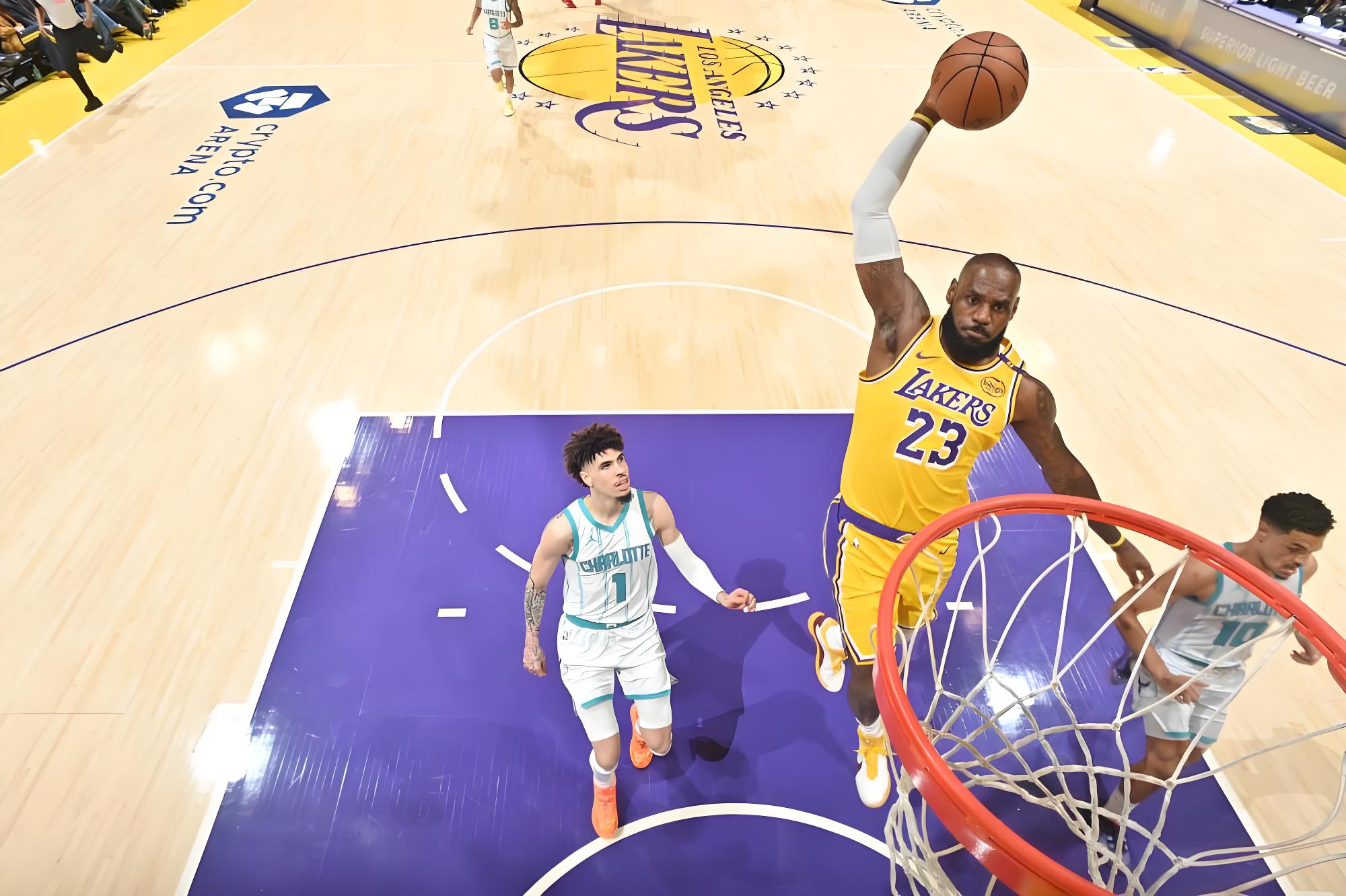 开云体育平台APP-关于NBA季后赛比赛策略变化频繁，球队争分夺秒的信息