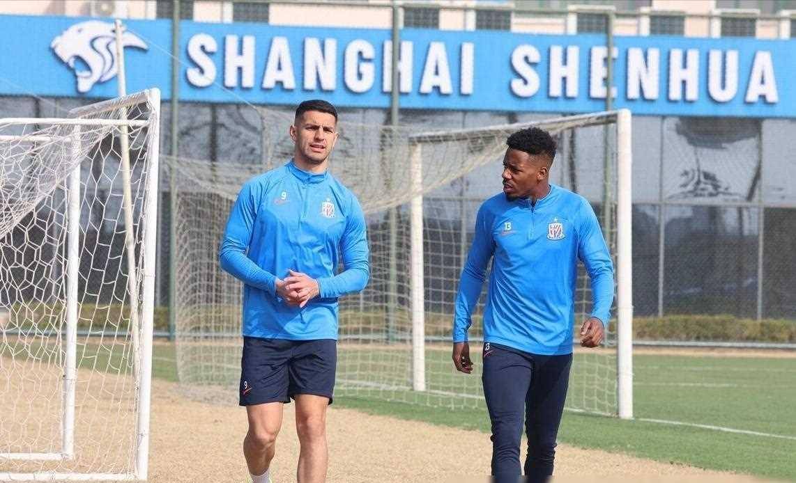 关于突然受伤,球队核心球员缺席重要比赛的信息 关于突然受伤,球队核心球员缺席重要比赛的信息