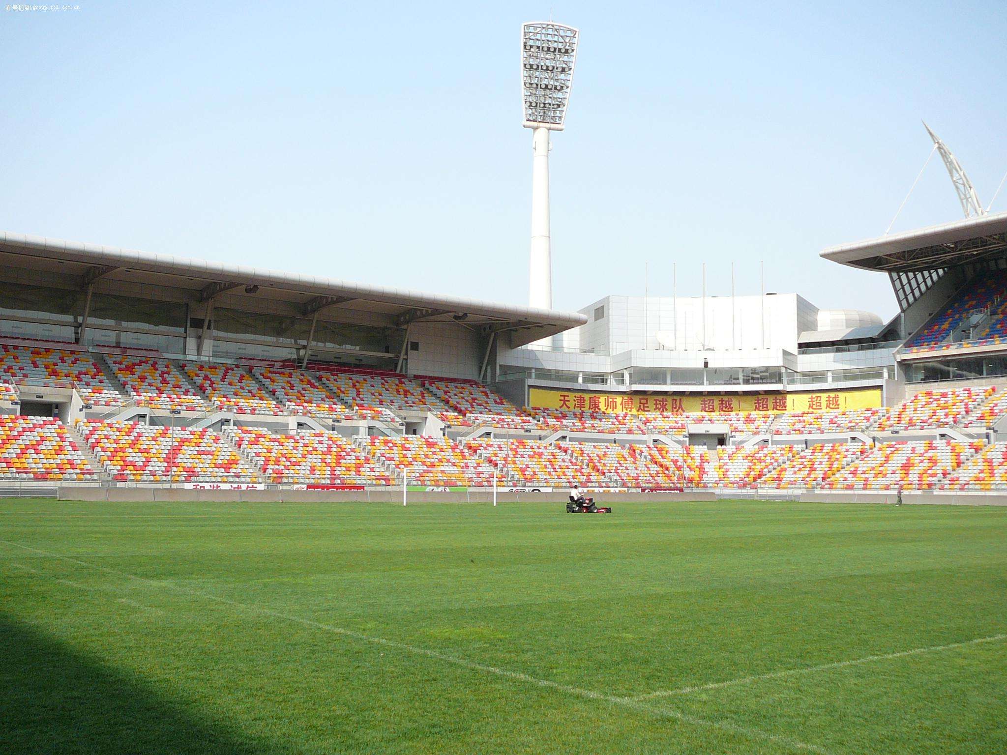 天津泰达队员士气高涨,力争保持领先位置 天津泰达队员士气高涨,力争保持领先位置