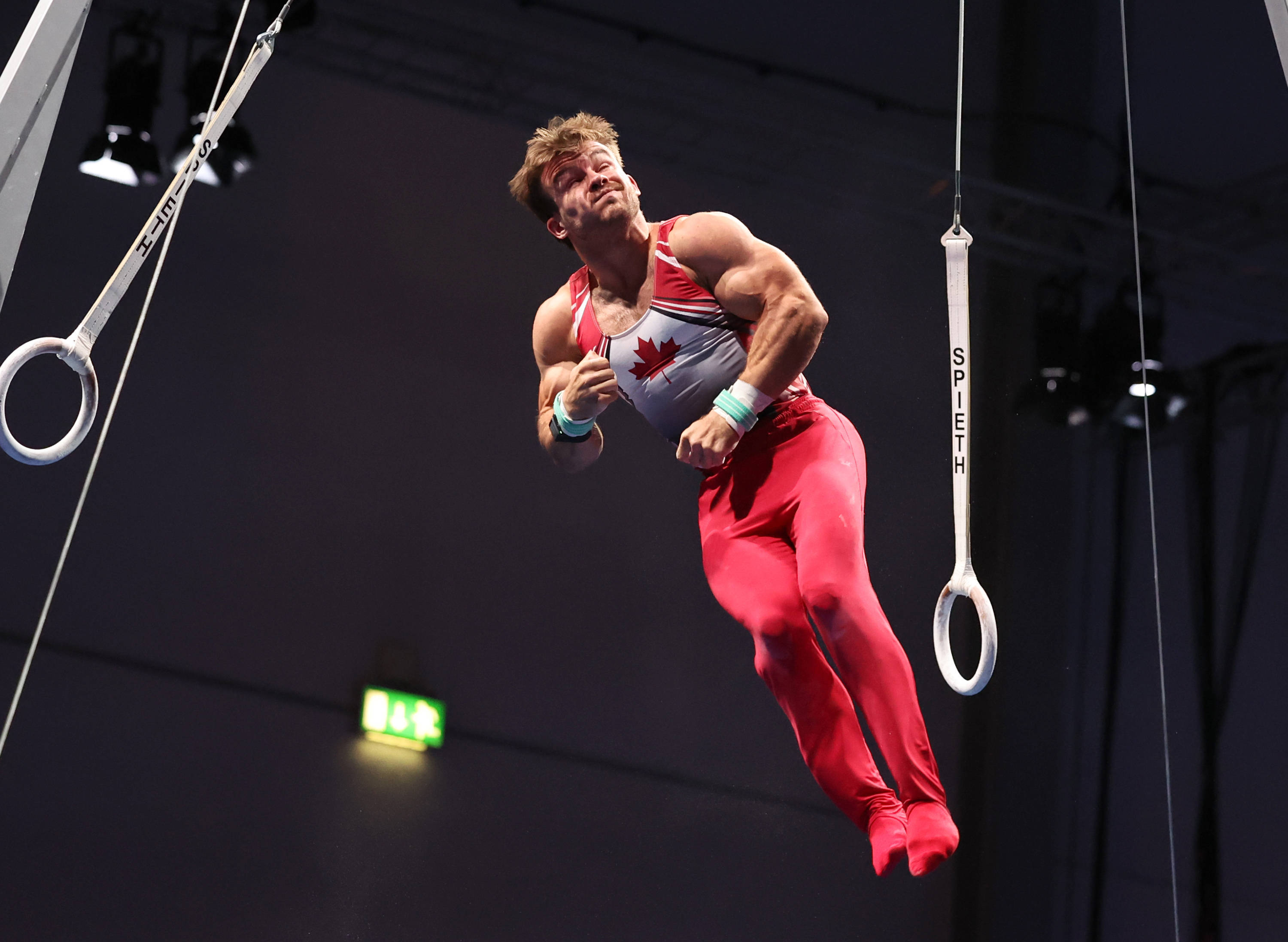 开云体育中国-加拿大运动员在体操比赛中获得好成绩