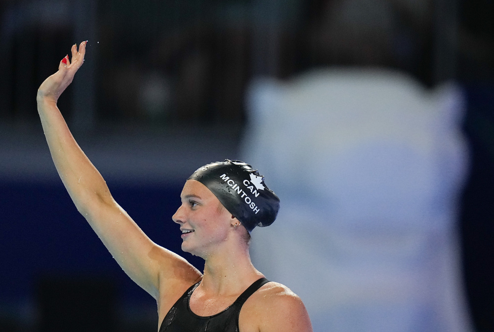 加拿大运动员在体操比赛中获得好成绩 加拿大运动员在体操比赛中获得好成绩