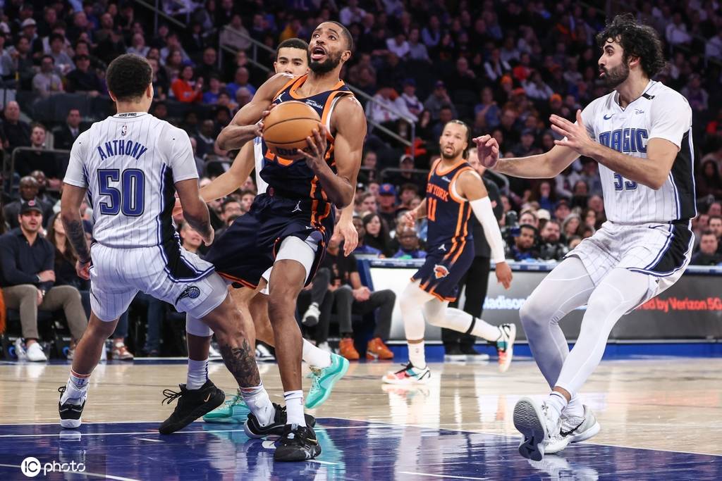 尼克斯客场击败魔术,赢得胜利 尼克斯客场击败魔术,赢得胜利