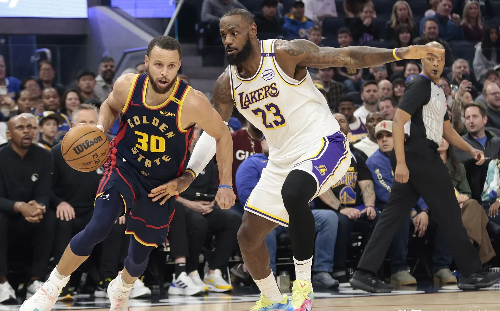 勇士主场大胜湖人,豪取五连胜 勇士主场大胜湖人,豪取五连胜