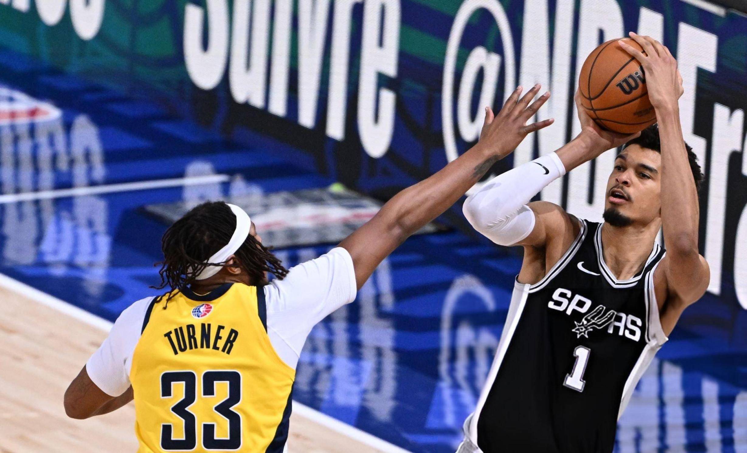 开云体育官网-篮网遭遇马刺困境，赛季首败