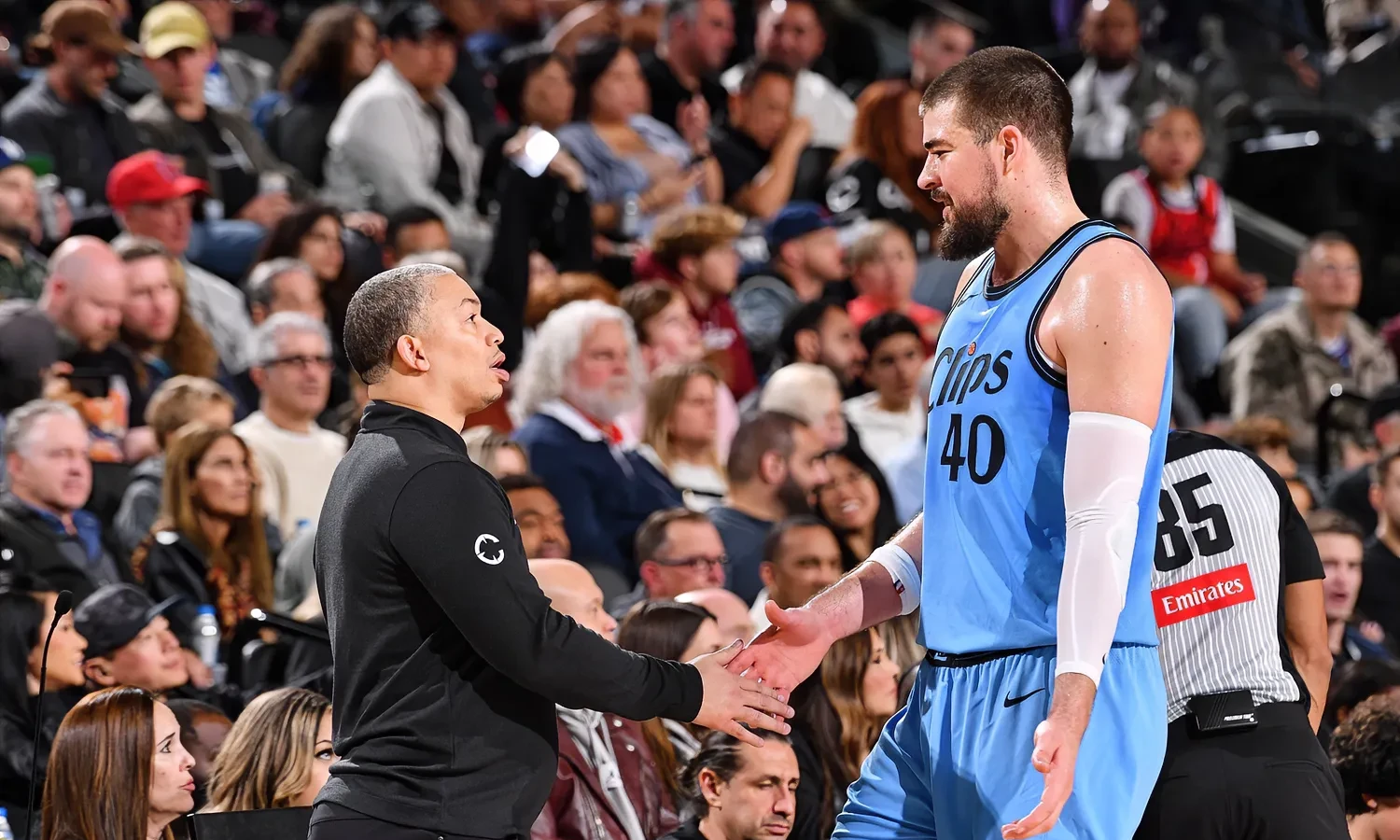 快船击败尼克斯，取得连胜