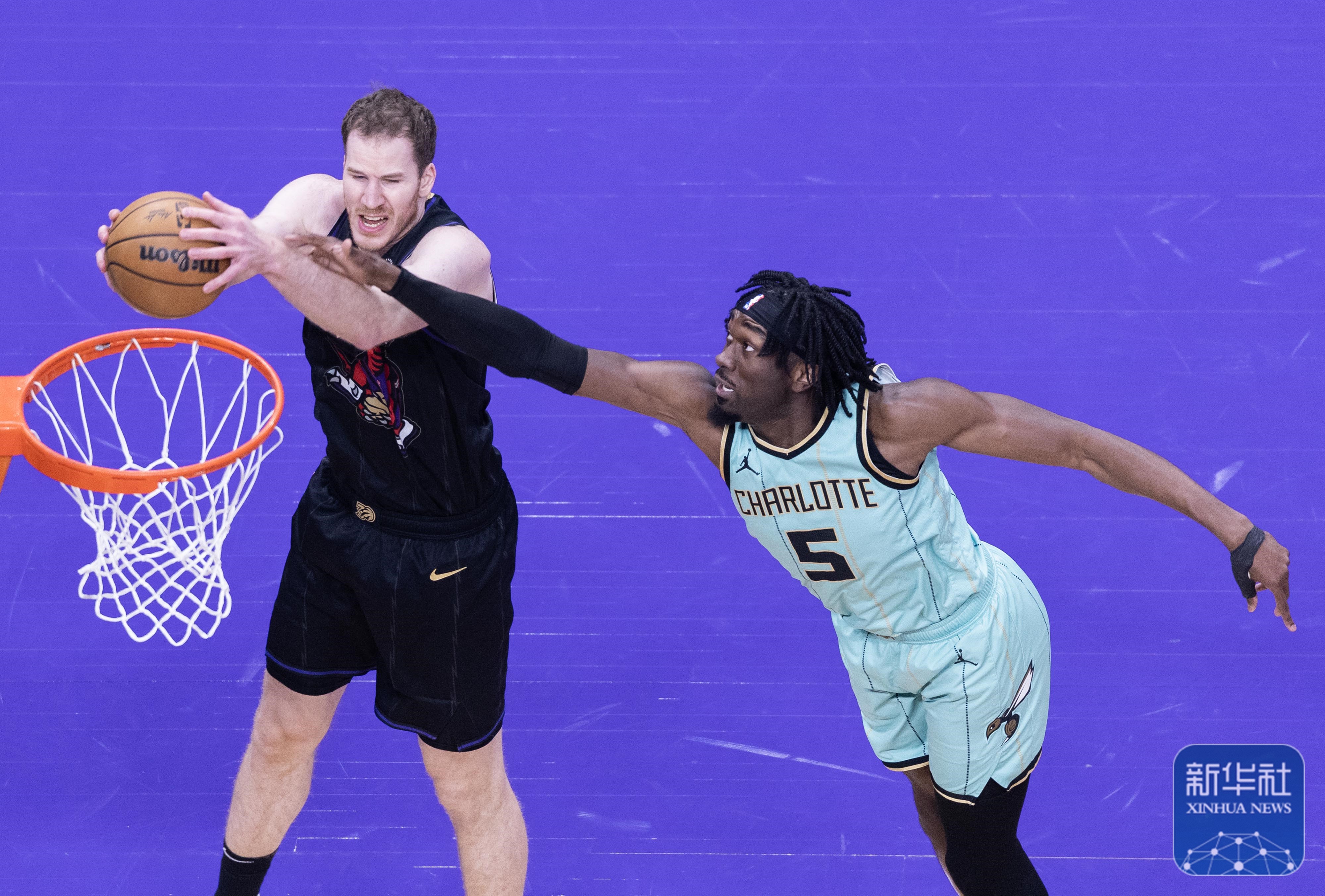 猛龙赢下激烈对决晋级季后赛 猛龙赢下激烈对决晋级季后赛