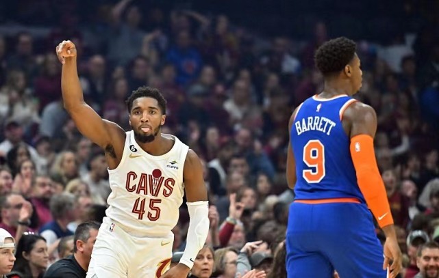 火箭逆转骑士，取得八连胜