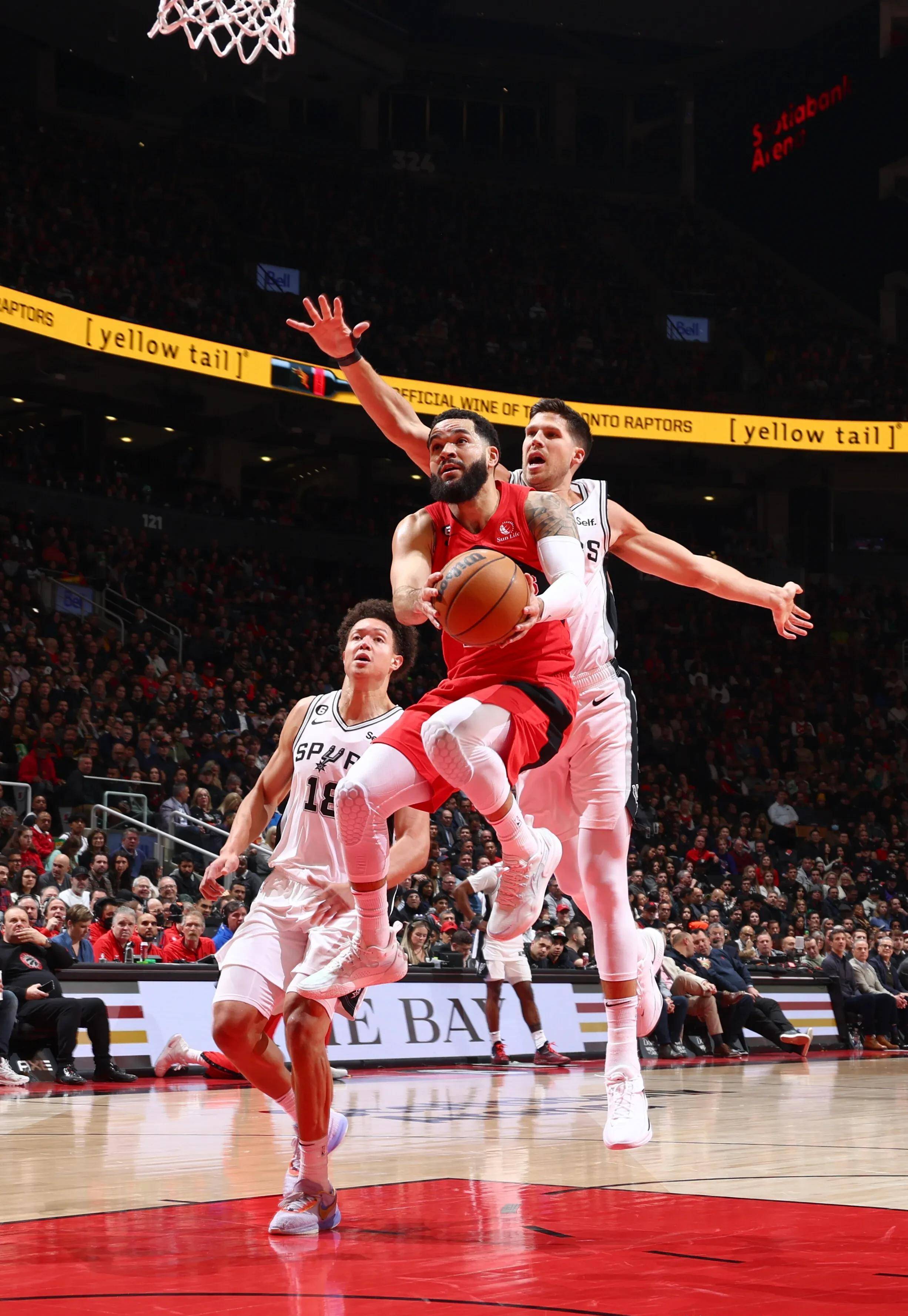 猛龙大胜爵士,保持不败 猛龙大胜爵士,保持不败